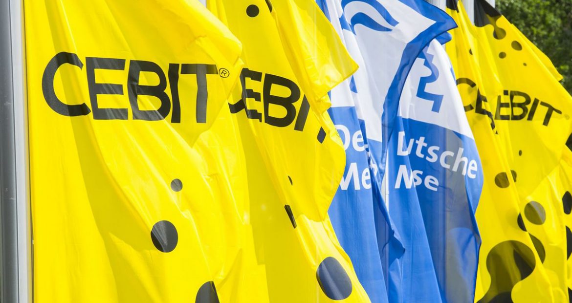 le-cebit-de-hanovre-sarrete-et-se-fond-dans-la-hannover-messe